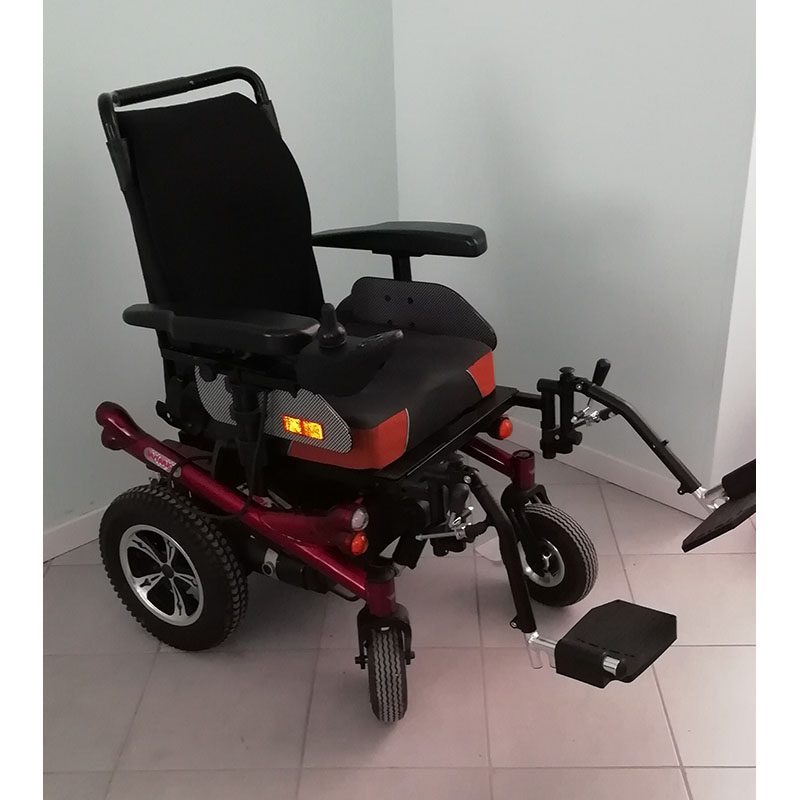 carrozzina elettrica da interno ed esterno con pedane reclinabili usato garantito disabili e anziani wimed rocket 3