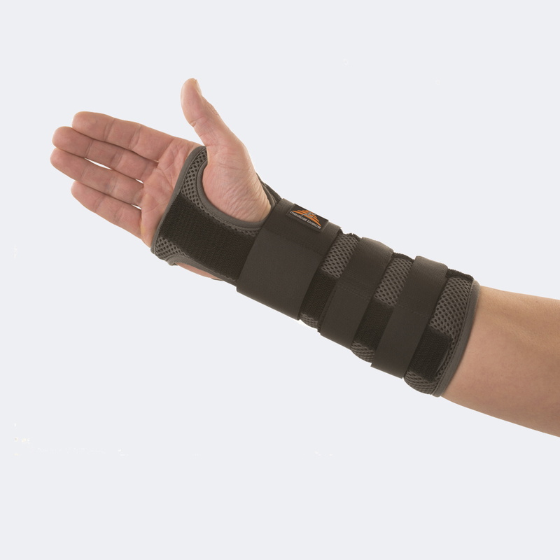 tielle-camp-mb5426-tutore-polso-mano-indossato